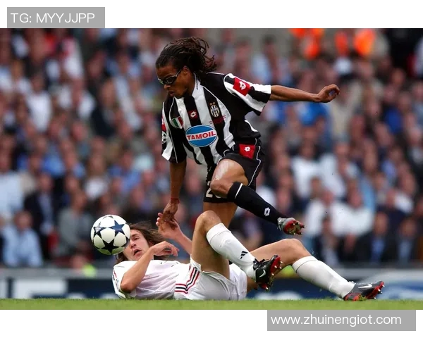 足球明星的跑姿解析与女性运动员的优雅对比