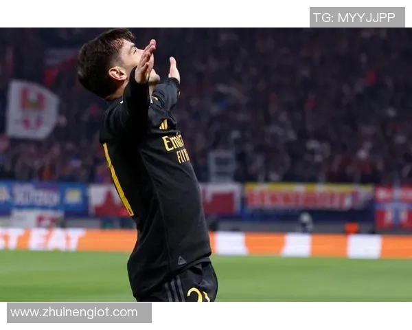 欧冠激战大巴黎迎战莱比锡争夺小组出线关键战役 欧冠激战大巴黎迎战莱比锡争夺小组出线关键战役